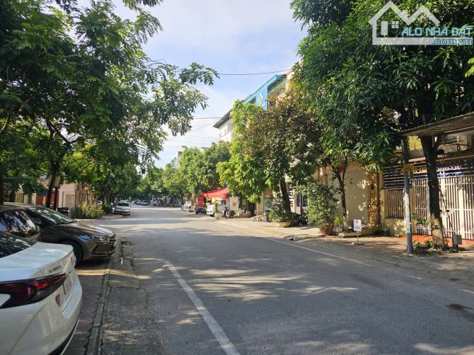 Bán nhà 4 tầng HUD A đg Lý Nhân Tông Nhìn vườn hoa DT 83m,Hướng TN,Giá 17,9 tỷ