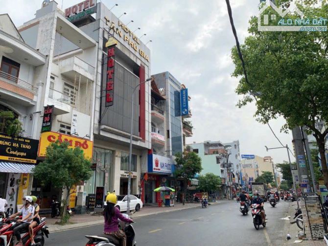 𝐊𝐇Á𝐂𝐇 𝐒Ạ𝐍 𝟐𝟕 𝐏𝐇Ò𝐍𝐆 – 𝐌Ặ𝐓 𝐓𝐈Ề𝐍 𝐇𝐎À𝐍𝐆 𝐃𝐈Ệ𝐔 240M2 – 𝐓𝐑𝐔𝐍𝐆 𝐓Â𝐌