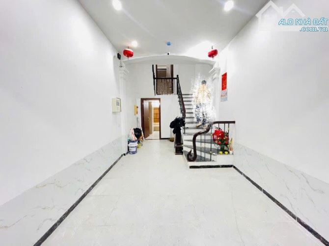 Nhà dòng tiền ở Trương Định, 43m xây dựng 5 tầng giá chỉ 9 tỷ