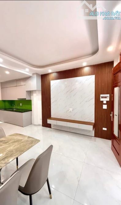 Văn Chương, Đống Đa 50M, 6T, MT4, Giá 9,5 Tỷ
