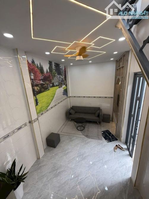 Dương Quảng Hàm. Phường An Nhơn Gò Vấp . 2 phòng ngủ, 2 toilet . Giá 2 tỉ 87. Khu an Ninh