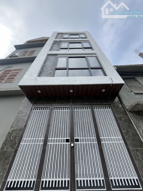Bán nhà Lai Xá ô tô đỗ cửa 40m2 4 tầng mặt tiền 4m vuông đẹp nội thất như hình 4 tỷ 5