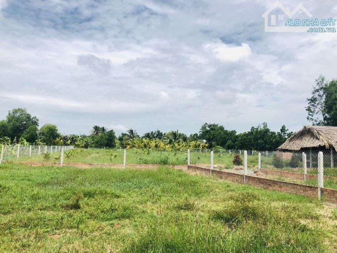 Đất lập vườn sẵn 1000m2 (370tr), cách TP. HCM 39km