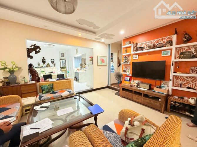 Bán nhà Hồng Tiến Long Biên -Kinh Doanh- ô tô tránh Dân xây 115m 5 tầng nhỉnh 22 tỷ(  TL)