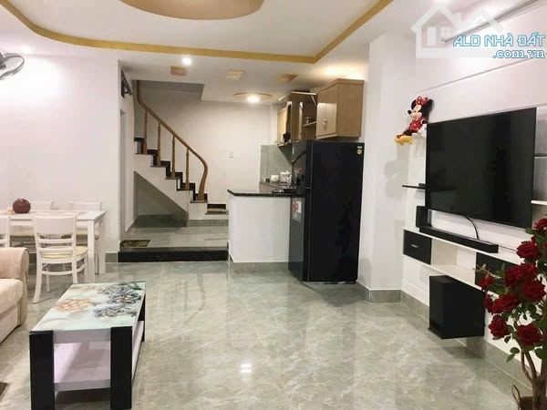 Bán nhà hẻm oto Phan Chu Trinh, 3 tầng, khu dân trí giá chỉ 5.3 tỉ