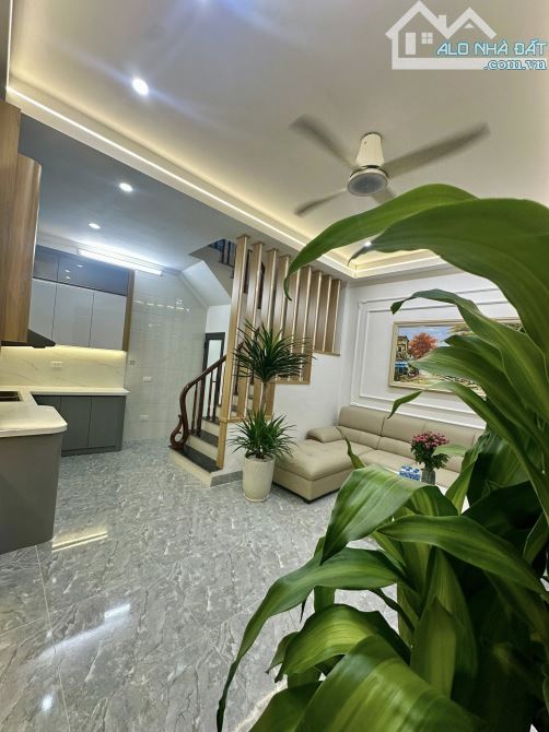 Nhỉnh 5 tỷ sở hữu căn nhà ngõ Trần Đại Nghĩa, ngõ thông 3 gác, full nội thất, 5 tầng