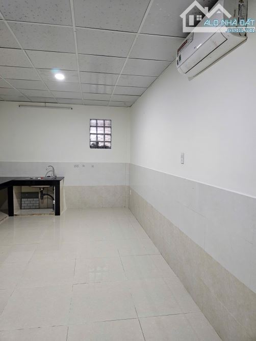 Cho thuê nhà trệt gác suốt gần chợ Bến Thành Q1