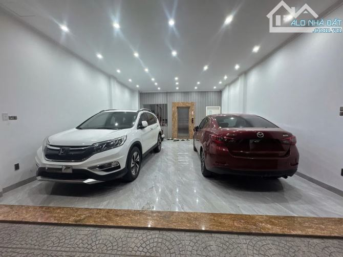 TRUNG TÂM CẦU GIẤY, MẶT TIỀN 6.1M ,7 TẦNG THANG MÁY, Ô TÔ VÀO NHÀ, KINH DOANH36.5 TỶ
