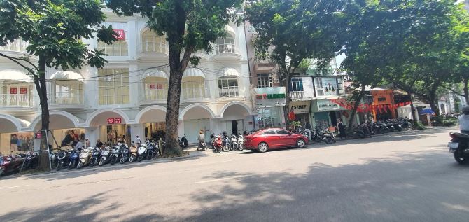 Mặt phố Bà Triệu Hoàn Kiếm 105m 5T 180 tỷ vỉa hè kinh doanh đỉnh