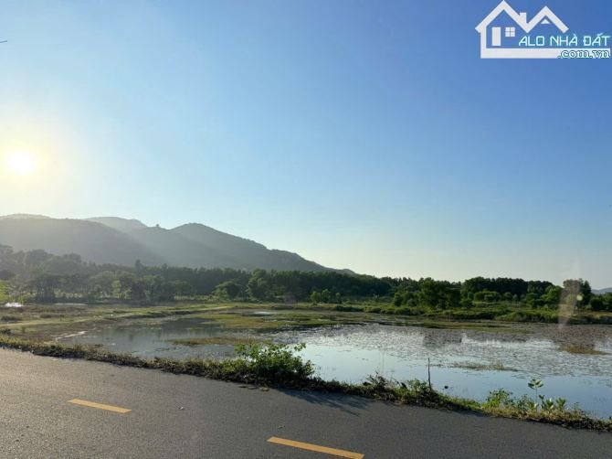 🏞️ Đất 1500m² view núi Minh Đạm, thổ cư 300m², gần biển Phước Hải 3km, đường nhựa, giá 3.