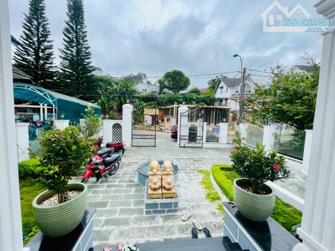 SIÊU PHẨM VILLA  288.6m² (ngang 12m)  MẶT TIỀN TRUNG TÂM ĐÀ LẠT – ĐẲNG CẤP & SANG TRỌNG 🌿