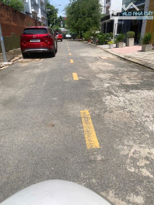 BÁN NHÀ 3T 4M3 X13M THỚI AN LÊ THỊ RIÊNG HẺM XE HƠI 6M KO LỘ GIỚI KO QH  Q12