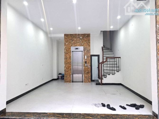 BÁN NHÀ THẠCH BÀN 35M2, 6 TẦNG THANG MÁY, Ô TÔ ĐỖ CỬA, FULL NỘI THẤT, 7.95 TỶ