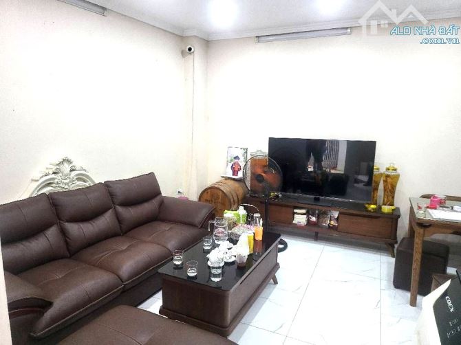 BÁN NHÀ THẠCH BÀN 40M2, 4 TẦNG NGÕ NÔNG, Ô TÔ ĐỖ CỬA, 7.8 TỶ