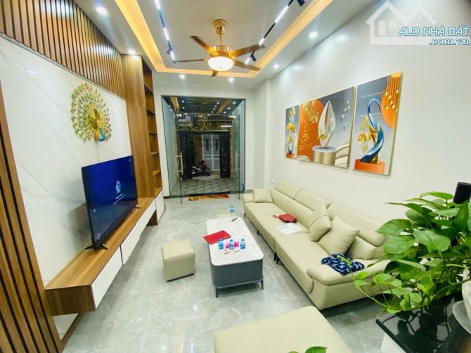 Hoàng Mai Mặt Ngõ 65m,Thang Máy, 4 Tầng, 4 Ngủ, Cách Phố 15m,Chính Chủ 12.5 Tỷ