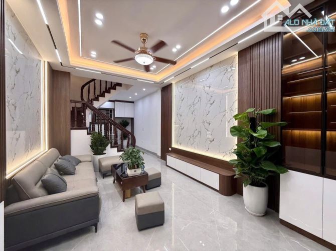 Bán nhà ở 355 Xuân Đỉnh, diện tích 42m xây 6 tầng, thang máy NK full nội thất
