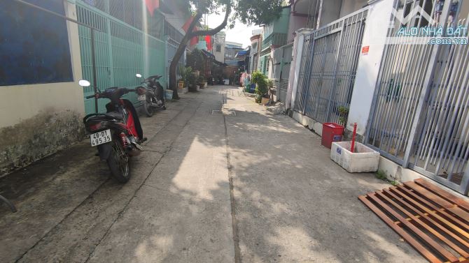 Bán 2 căn nhà trệt 2 lầu (8x12m) hẻm 6m Nguyễn Ảnh Thủ, ĐCT 12tr/tháng, giá 6.45 tỷ