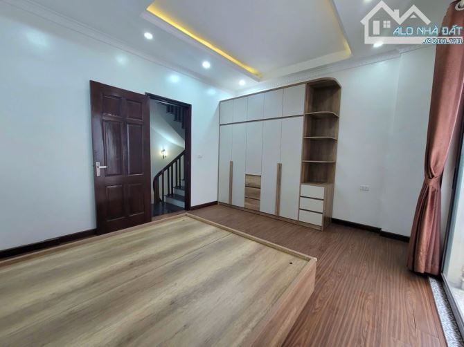 Bán nhà Thạch Bàn, 35m2, mt4m, nở hậu, giá chào 5.75 tỷ