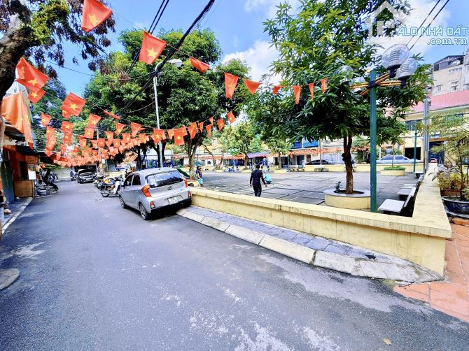 Chính chủ giảm 2 tỷ bán nhà lô góc Nghĩa Tân,Cầu Giấy 3 thoáng,ngõ thông ô tô vào nhà