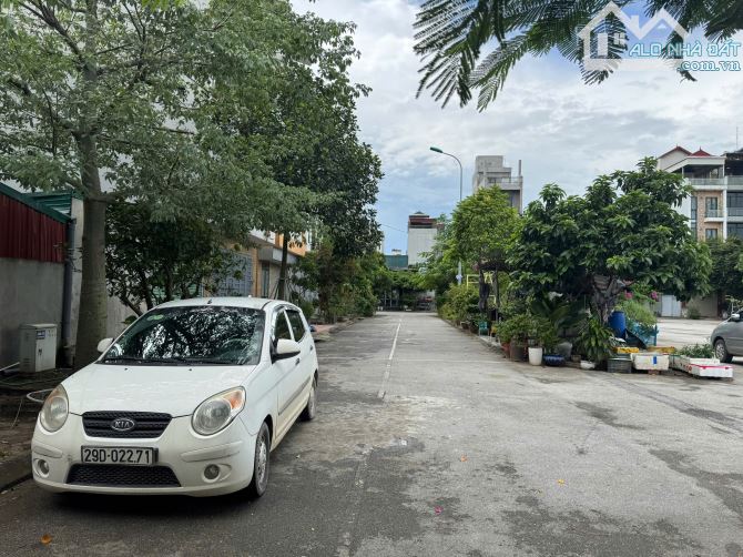 Cần bán gấp lô đất đẹp View vườn hoa hướng Đông Nam nằm trong khu tái định cư Trâu Qùy