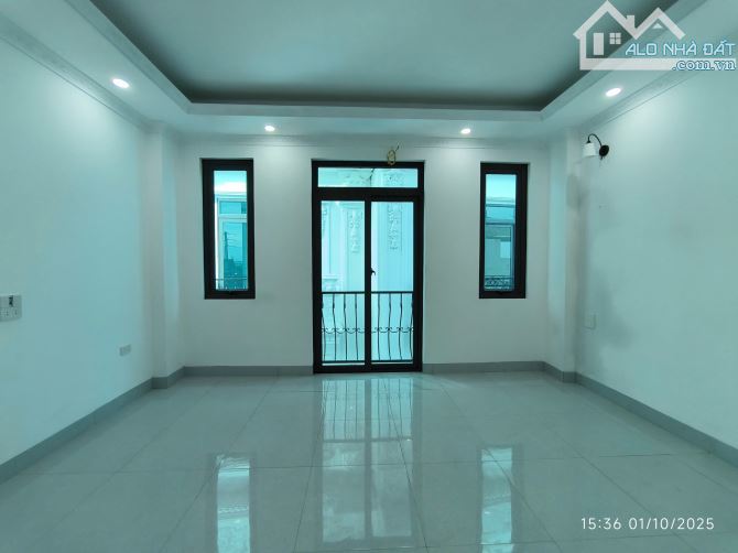 Bán nhà Yên Lộ 34m2 nhà mới ngõ nông rộng ô tô 4 chỗ lùi cửa 15m ra ô tô tránh 5.95 tỷ