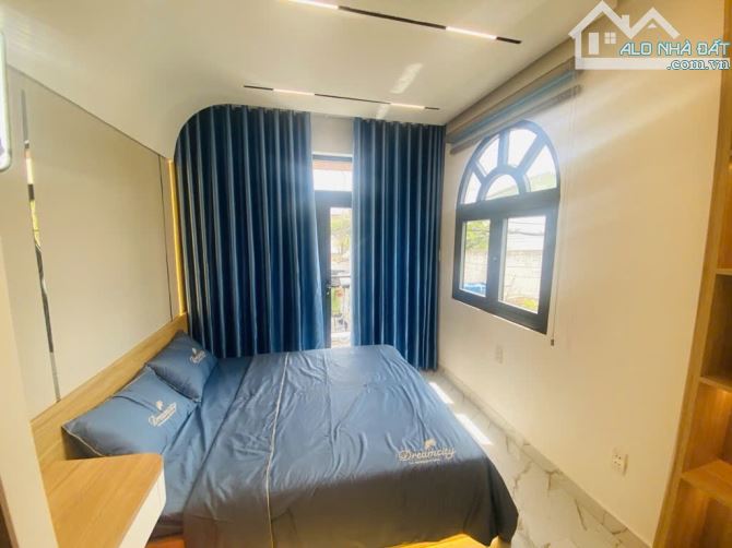 NHÀ ĐẸP MẶT TIỀN LÊ LAI - GẦN CHỢ GÒ VẤP - DTSD 50M2 - XE HƠI QUAY ĐẦU - NHĨNH 5 TỶ .