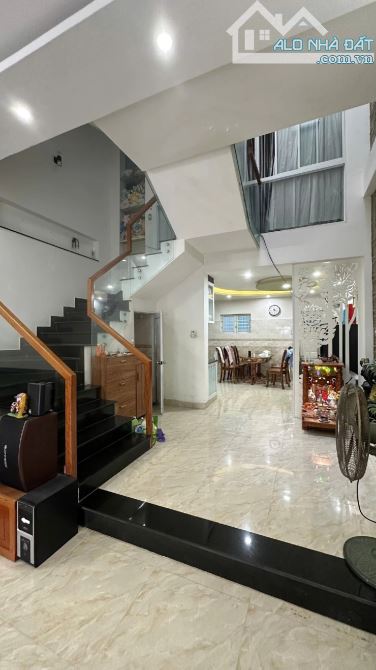 Bán nhanh nhà 3 tầng 3 mê ô tô đỗ cửa Thúc Tề