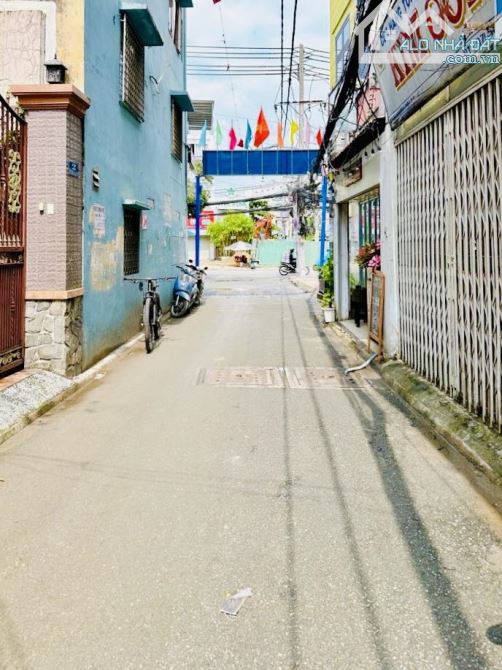 Duy nhất trong tuần 7 tỷ nhỉnh - NGAY NHÀ THỜ CHÍ HOÀ - BÀNH VĂN TRÂN, vuông vức 4x14, 4PN