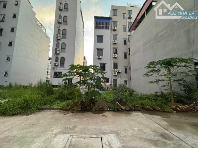 Bán đất phân lô Ngọc Thụy, 130m2, MT 8m, ô tô 7 chỗ, gần trường Việt Pháp chỉ 15.5 tỷ
