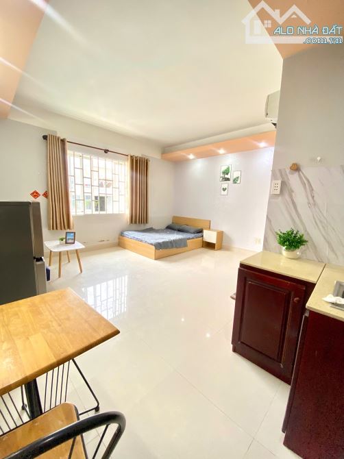 CĂN HỘ STUDIO FULL NỘI THẤT CỬA SỔ LỚN CỰC RỘNG NGAY QUẬN 10