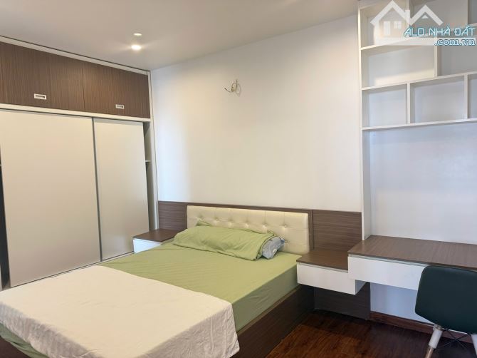 Bán căn 2PN full đồ tầng trung SHP Plaza hướng đông nam giá rẻ