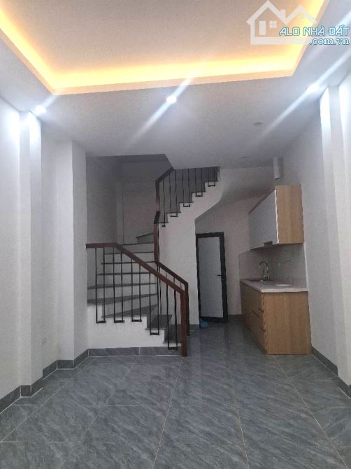 BÁN NHÀ BÁT KHỐI 35M2, 5 TẦNG MỚI ĐẸP, Ô TÔ ĐỖ CỔNG, 6.8 TỶ.