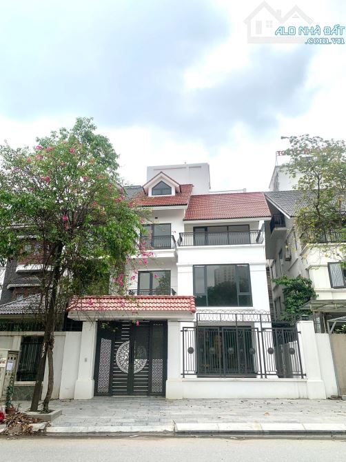 Cho thuê Biệt thự Tân Triều, cạnh kđt Văn Quán.