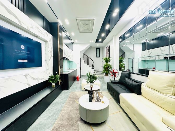 Võ Chí Công - Hoàng Quốc Việt - 34M x 5 Tầng - FULL Đồ - Gần Hồ Tây - Ô Tô Cách 60M .