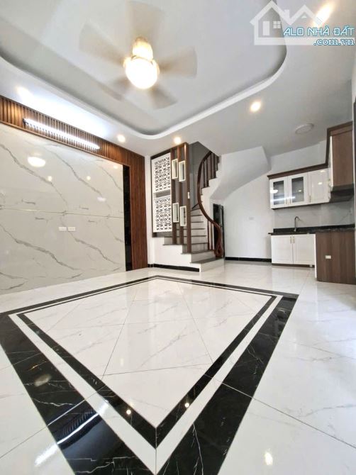 BÁN NHÀ ĐƯỜNG BÁT KHỐI 35M2, 5 TẦNG MỚI ĐẸP, Ô TÔ ĐỖ CỔNG, 5.75 TỶ.