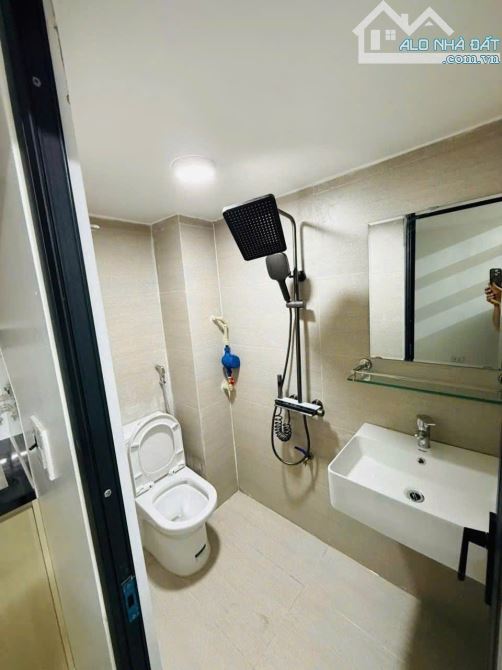 Tòa nhà dòng tiền, 11 phòng gác xép, full đồ, 66m2, thang máy, ngõ 39 Hoàng Hoa Thám, BĐ.