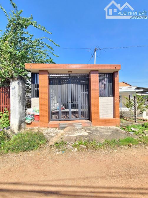 Bán nhà cấp 4 gác lửng cách đường Bùi Thị Xuân 100m p.Tân Bình Tp.Dĩ An chỉ 3ty300TL M7776