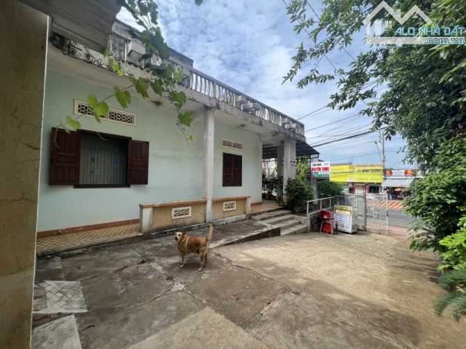 BÁN NHÀ GÓC 2 MẶT TIỀN KINH DOANH ĐẮC ĐỊA NGUYỄN VĂN CỪ( BMT)
