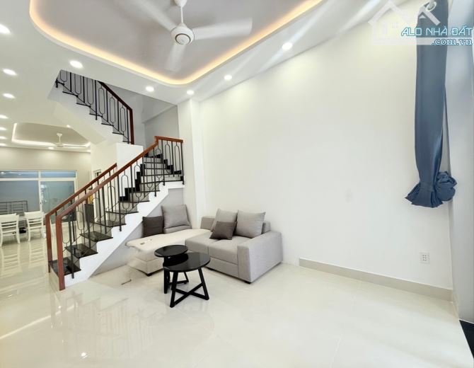 HẺM XE HƠI - LÊ QUANG ĐỊNH - 60M2 - 5 TẦNG - NGANG ~4M - CHỈ NHỈNH 7TỶ