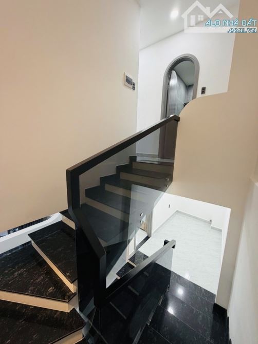Bán nhà đường số 6 phường Hạnh Thông 3 tầng 3 phòng ngủ 7x7 sổ 49m2 giá 6,35 tỷ Gò Vấp
