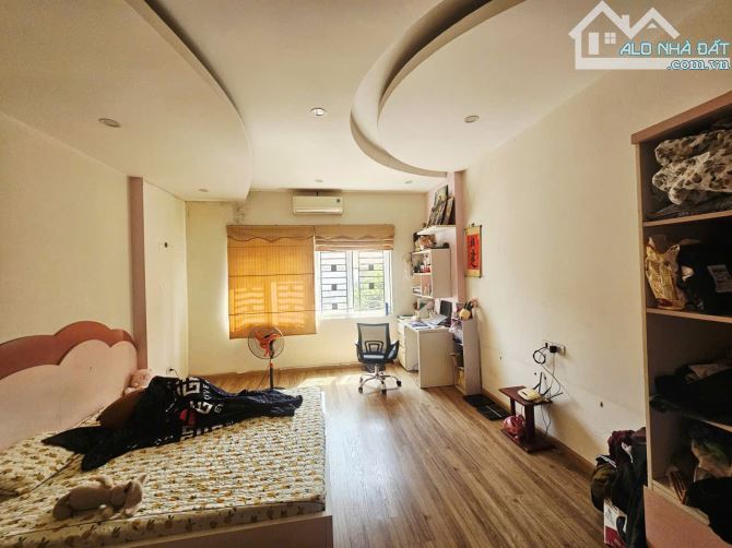 TÂY HỒ - GẦN PHỐ - Ô TÔ TRÁNH - NỞ HẬU - HAI THOÁNG- SÂN TRƯỚC NHÀ ĐỂ XE MÁY GARA Ô TÔ