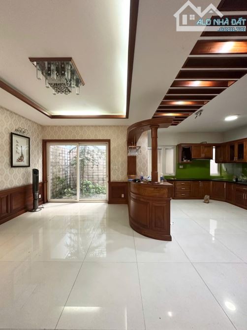 Bán biệt thự Tân Bình - 173m2 - sân vườn thoáng mát - 3 tầng
