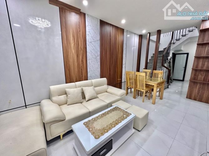 VỊ TRÍ ĐEP - ĐẦU PHỐ #NGUYỄN_SƠN - Ô TÔ VÀO NHÀ - 6 TẦNG THANG MÁY - KHU HÀNG KHÔNG - DÂN