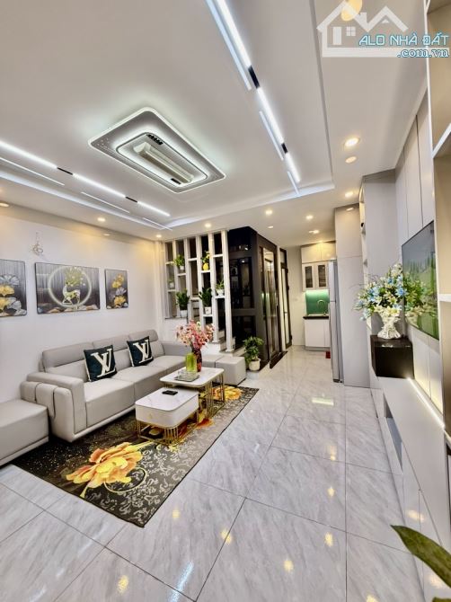 Hoàng Mai - VF3 ĐỖ - 6 TẦNG THANG MÁY NHẬP - NHỈNH 8 TỶ