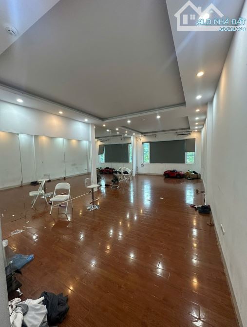 Bán nhà mặt phố trần vĩ, view công viên, 7 tầng thang máy, vỉa hè rộng