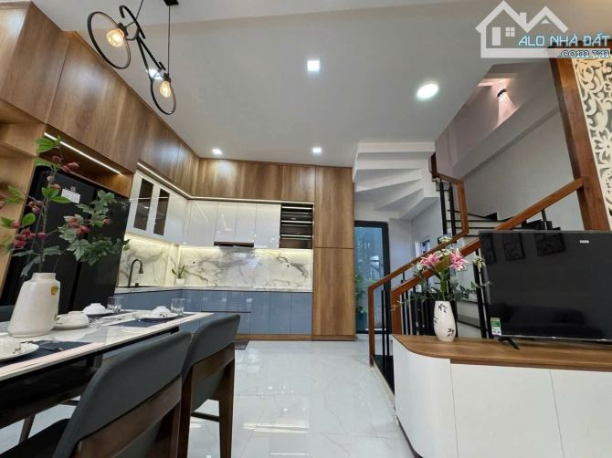 📌📌📌LÀM VIỆC TRỰC TIẾP GIÁ TỐT !!! Bán nhà 3 tầng kiệt 105 huỳnh ngọc huệ