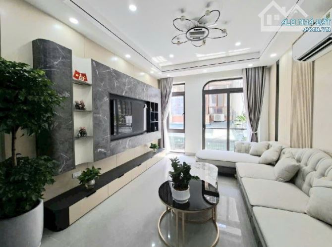 BÁN NHÀ THẠCH BÀN LONG BIÊN, PHÂN LÔ, Ô TÔ VÀO NHÀ, THANG MÁY, TẶNG NỘI THẤT CHẤT, GIÁ MỀM