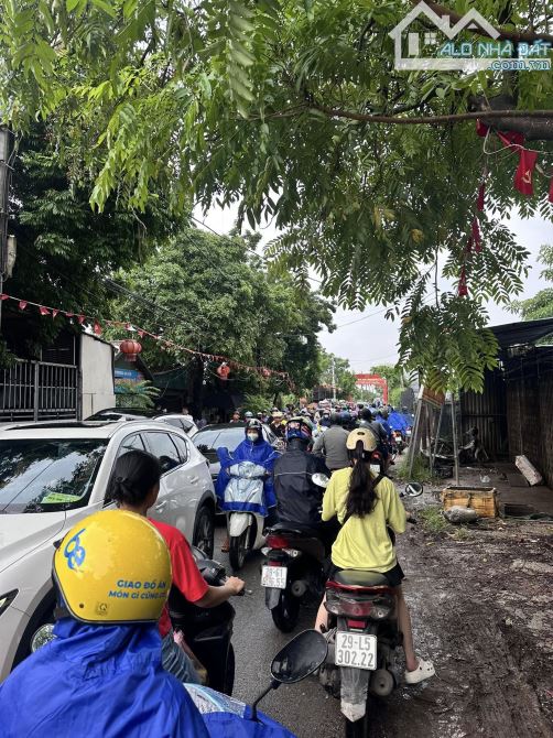 Chính chủ, bán gấp đất làng hoa Tây Tựu, ngõ nông, đường rộng, giá rẻ.