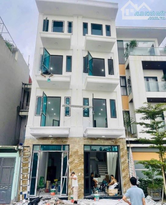 Bán nhà 4 tầng mặt phố Nguyễn Gia Thiều, p Lê Thanh Nghị, tp Hải Dương