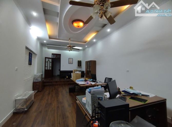 Bán nhà mặt ngõ phố Phúc Hoa, phân lô ô tô tránh, vào nhà, dân xây chắc nịch, đẹp keng.
